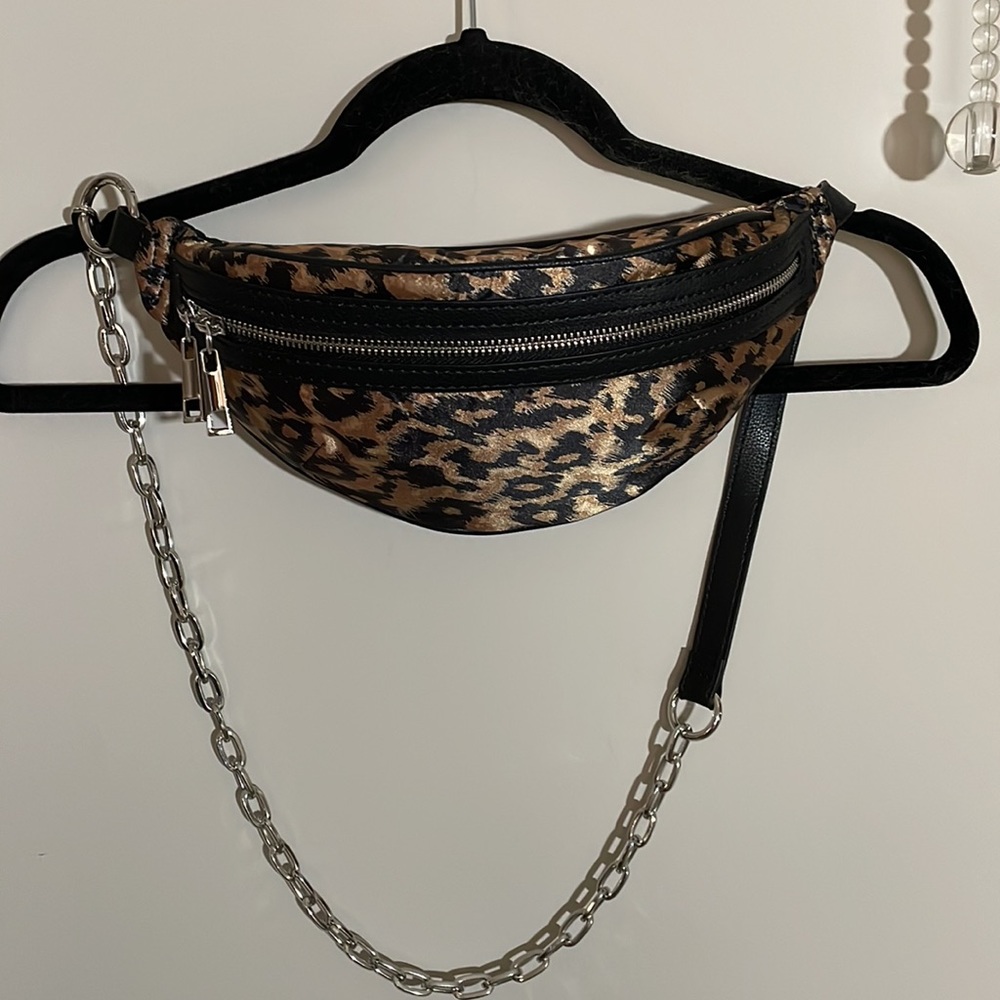 Zara leopard print Fanny/crossbody bag. ❤️